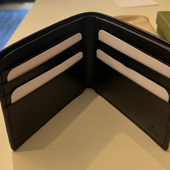Authentic Men's Gucci Wallet - Picture 2 of 3
